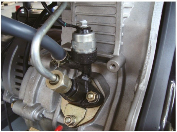 Дизельный генератор Hyundai DHY 6000LE  4-х тактный фото