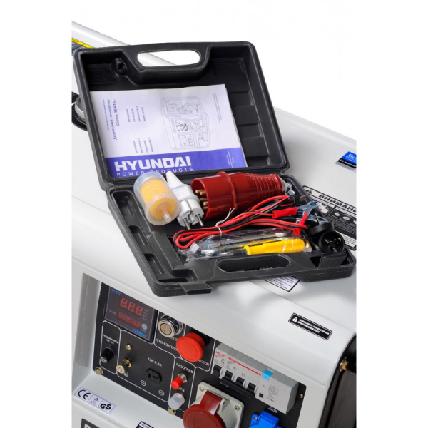 Дизельный генератор Hyundai DHY 8000SE-3  для гаража фото