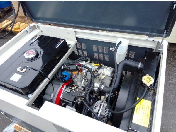 Бензиновый генератор Амперос LT25000E-3 стартер в кожухе 4-х тактный фото